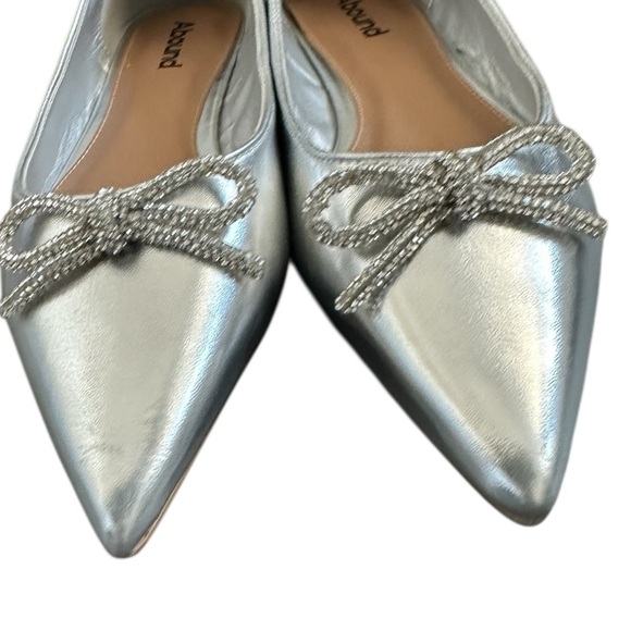 NEW Abound Silver Pointed Toe Flats Crystal Bow - Size 8 - Picture 3 of 5